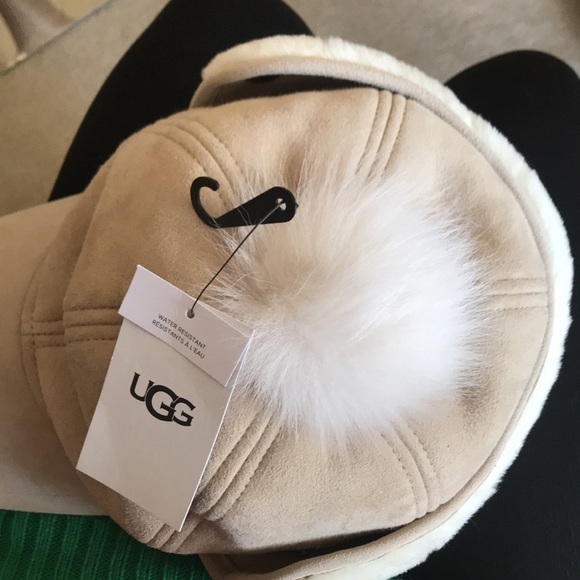 Brand New UGG Genuine Fur Shearling Sheepskin Trapper Cap Hat w/ Pom in Sand - Picture 15 of 16